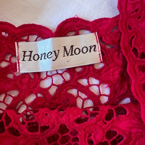 Honey Moon Sleeveless Lace Crop Top - Picture 4 of 4